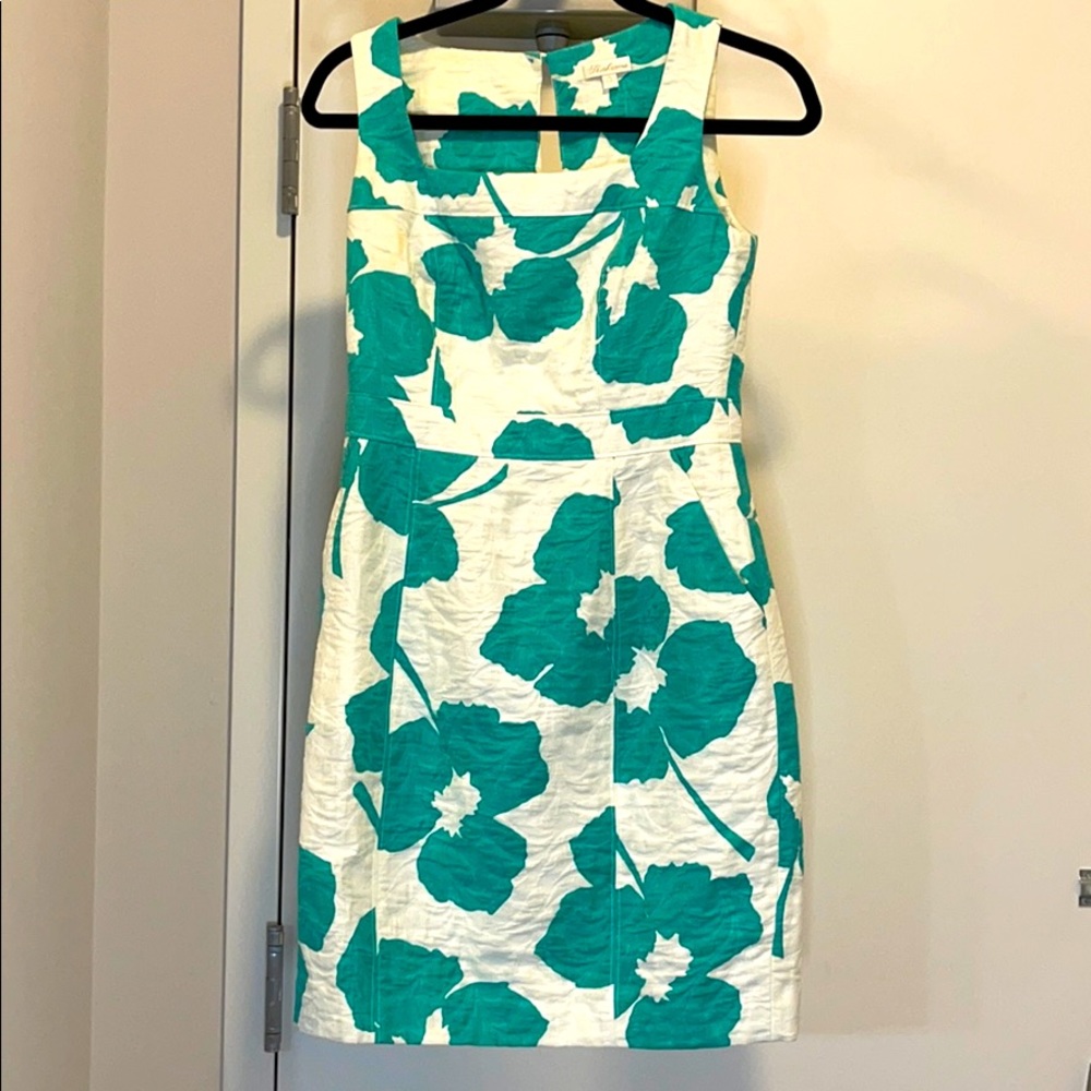 Soshanna gorgeous green and white sleeveless dress